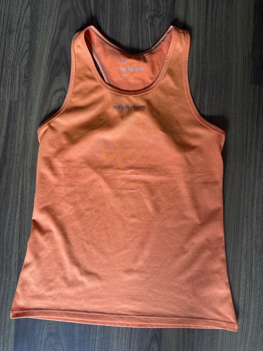 Peak Performance Top: Peak Performance orange tank top size M used – Usato da Zermatt venduto da katytesunshine