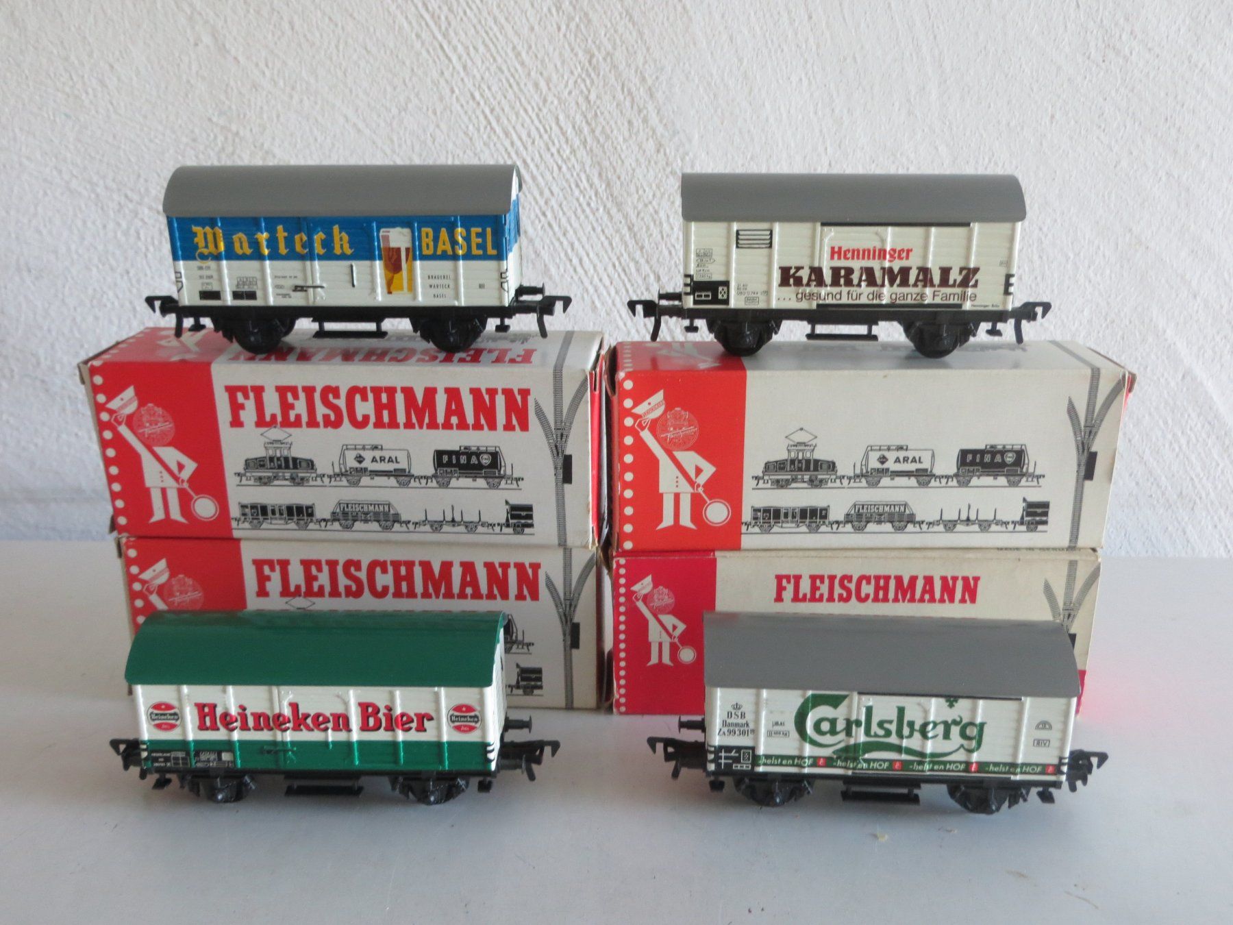 Fleischmann Trains électriques: Fleischmann H0: Set mit 4 Bierwagen, Blech, mit OVP – D'occasion à St.Gallen par gnumolo