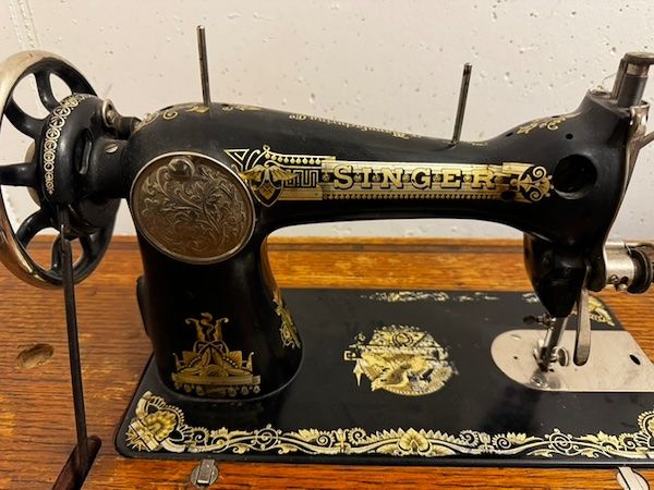 Singer Nähmaschinen: Antike Singer Nähmaschine mit Tisch – Gebraucht aus Villmergen von yougotit 1