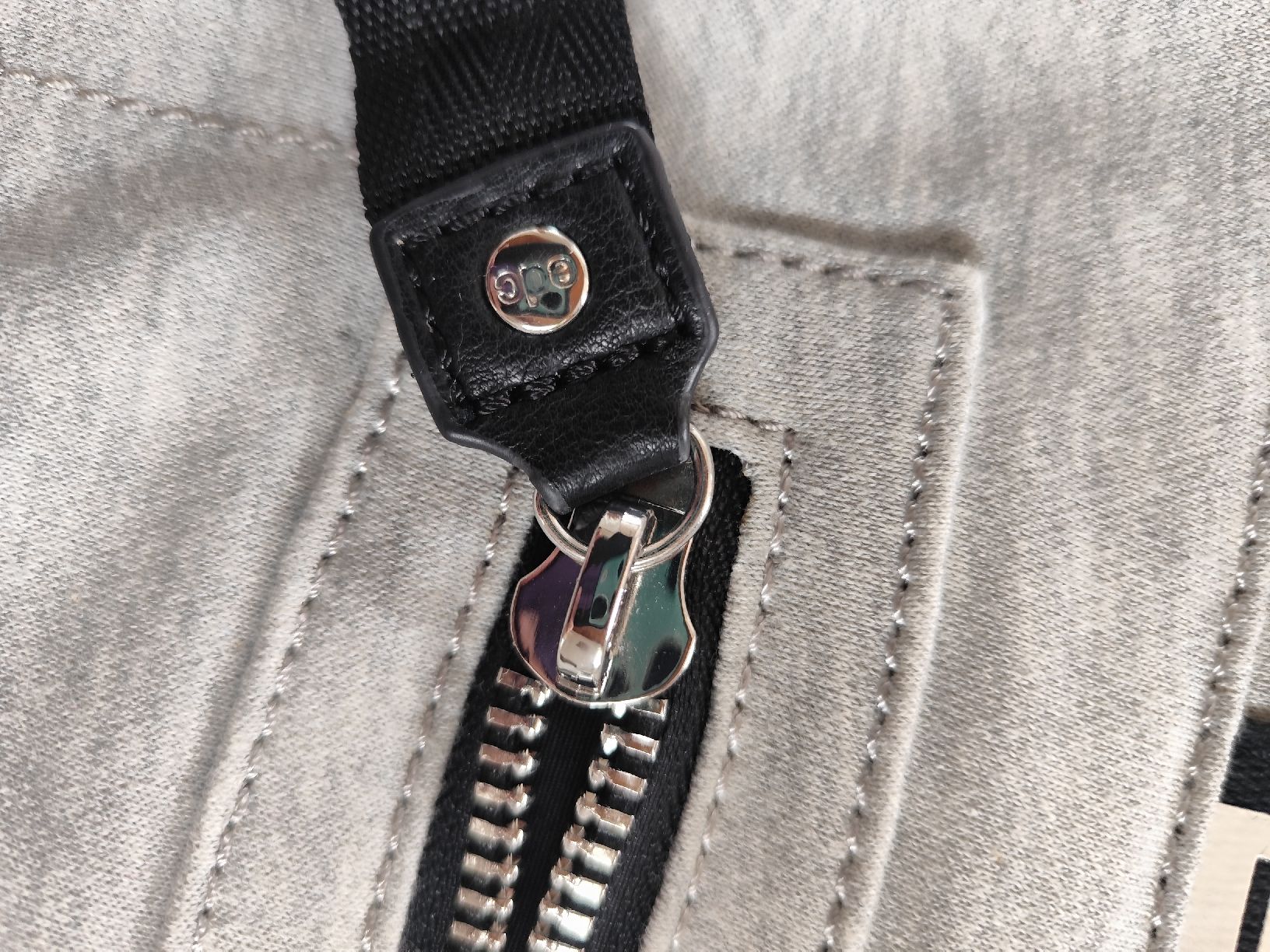 Esprit Borse da donna: Graue Stofftasche ESPRIT mit Reissverschluss – Usato da Zürich venduto da Claudia_Zueri 2