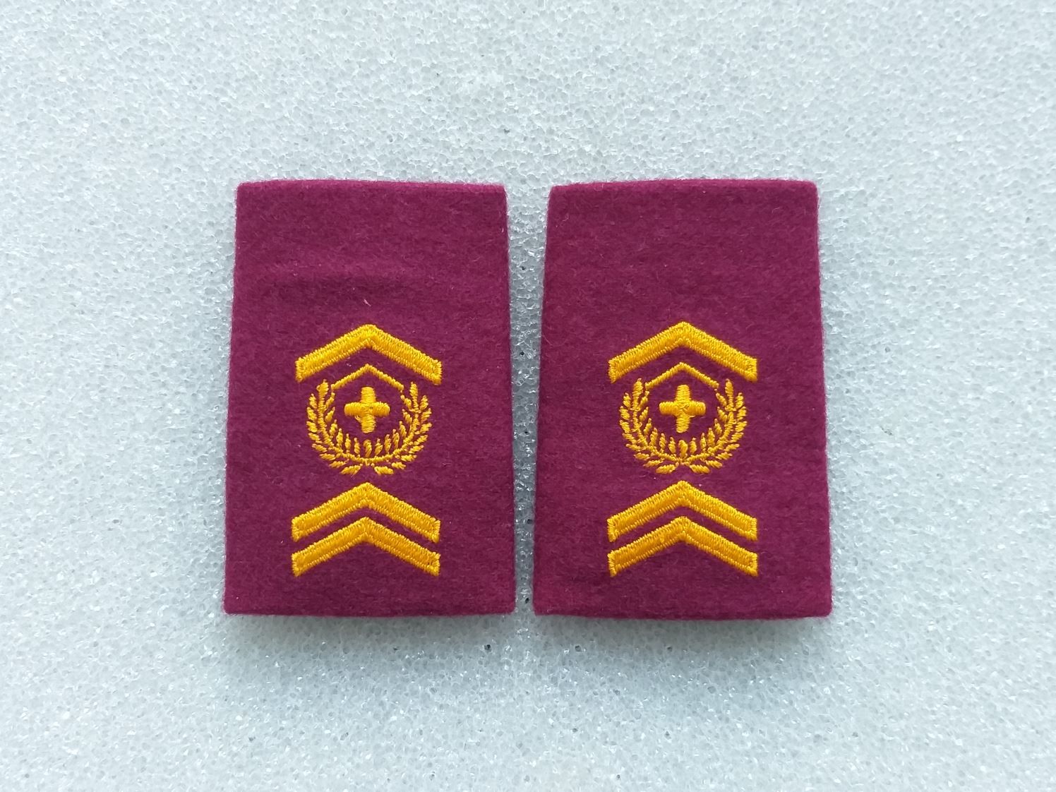 Placchette & Badge: Schulterpatten Adjutant Set Ord. 1995 – Usato da Bauma venduto da SwissMilitaria