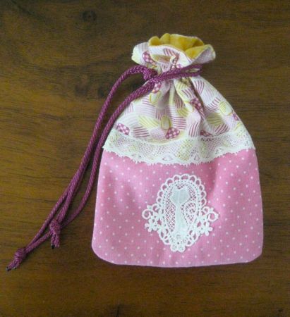 Stoffsäckli Geschenksäckli, Katze aus Spitze, gefüttert