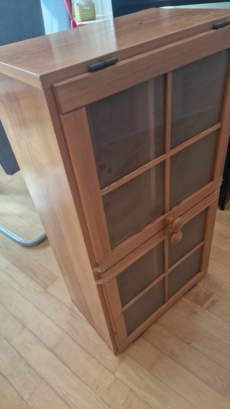Schränke: Wandhängeschrank aus Holz mit zwei Türen – Gebraucht aus Weisslingen von and-lo73