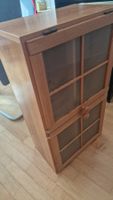 Wandhängeschrank aus Holz mit zwei Türen