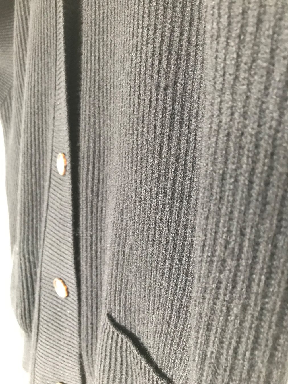 Gilet & Giacche senza maniche: Schwarze Cashmere Strickweste mit Knöpfen – Usato da Niederteufen venduto da mix18 6