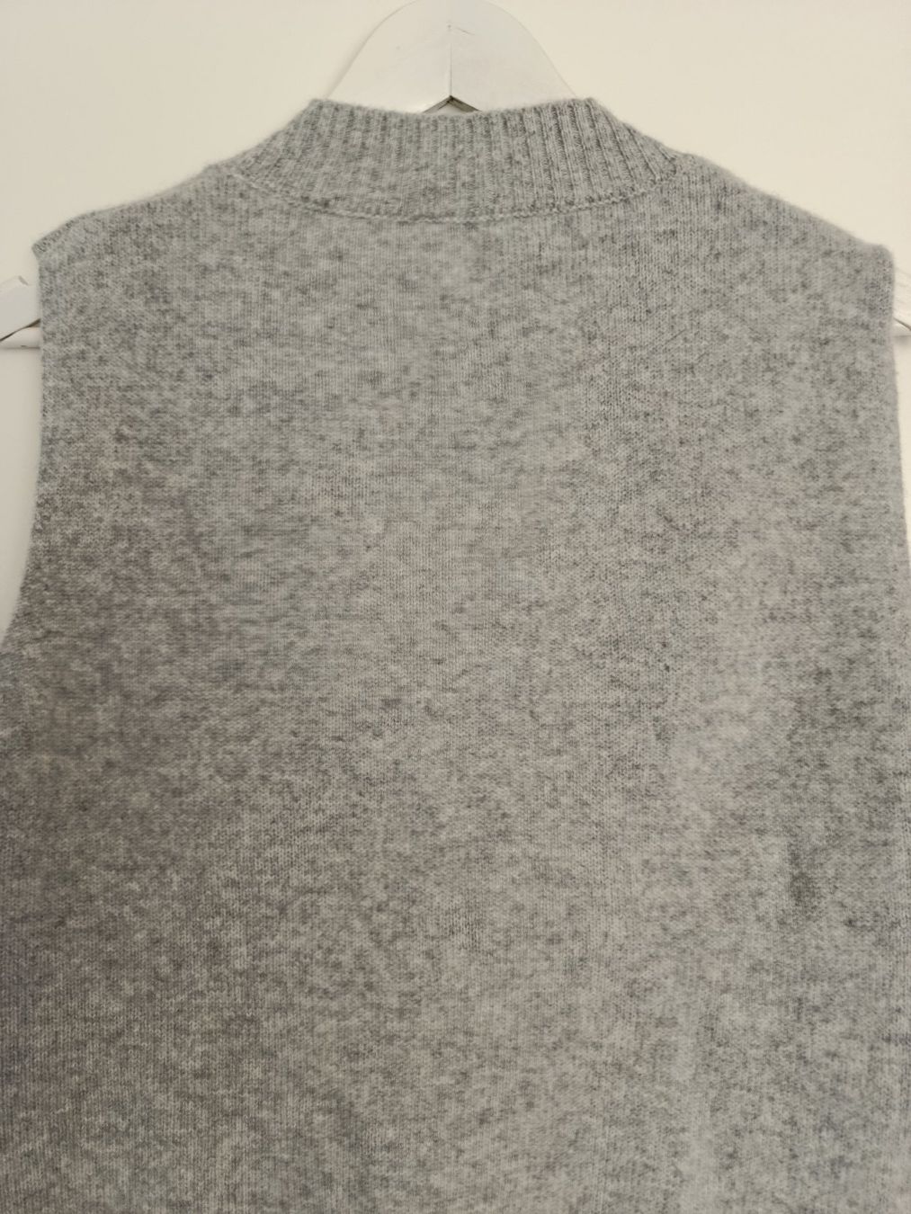 Pullover & Sweatshirts: Kaschmir Pullunder mit V-Neck – Neu (gemäss Beschreibung) aus Weiach von sim_8s27 6