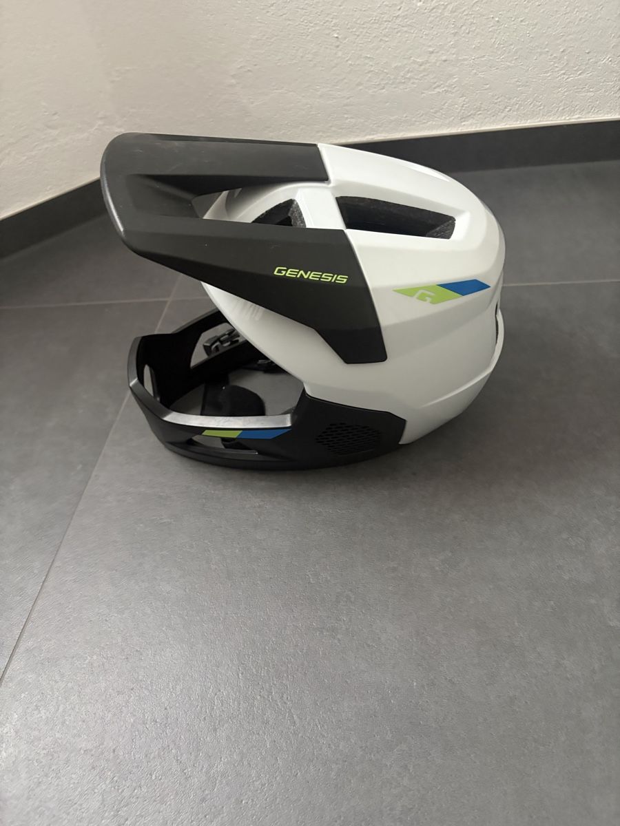 Casques: Genesis Fullface Helm Kinder Gr.52-56 – D'occasion à Vilters par 5111984 2