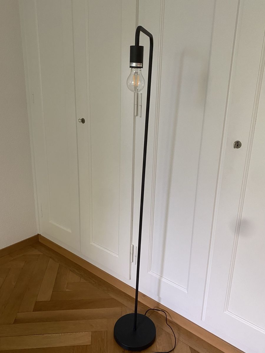 Lampen: Moderne Stehlampe – Gebraucht aus Bern von LebronCerasuolo