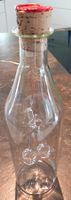 Dekorative Flasche mit Glaskirsche