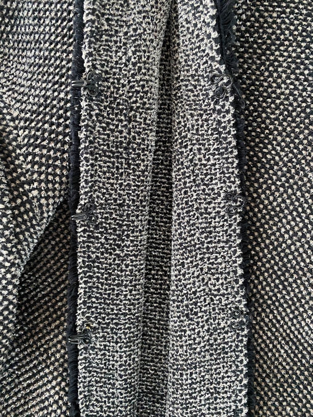 Gerry Weber Giacche: Gerry Weber Strickjacke schwarz-sand farbig Gr. 42 – Usato da Meggen venduto da 6003Luzern 4