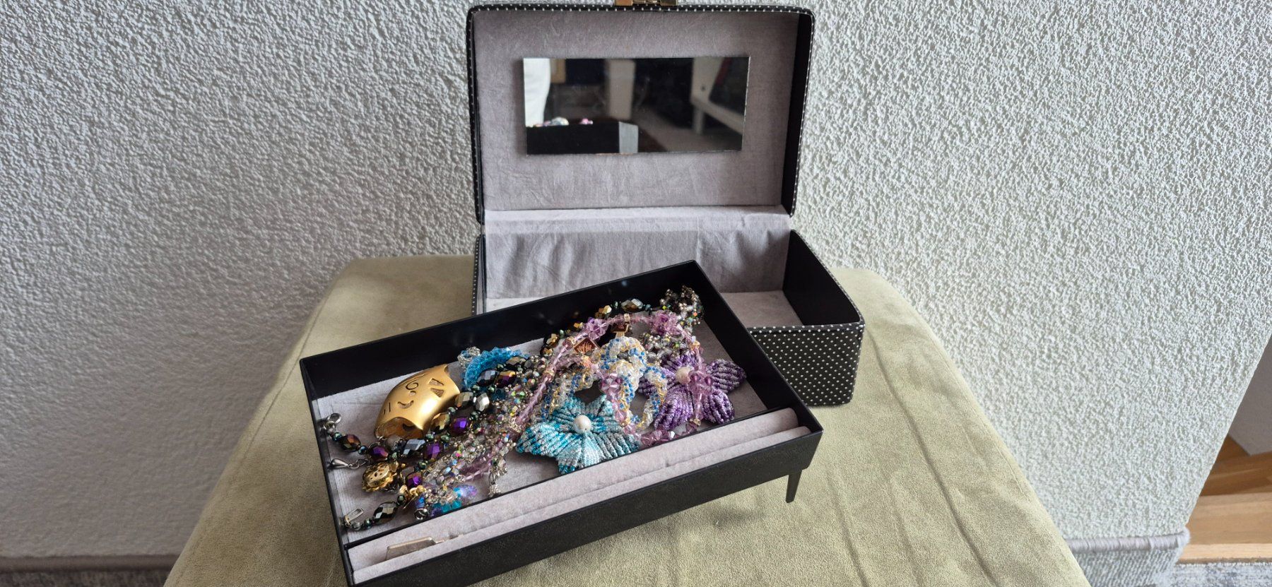 Portagioie: Schmuckkasten mit tollem Modeschmuck – Usato da Eggersriet venduto da Fredb 3