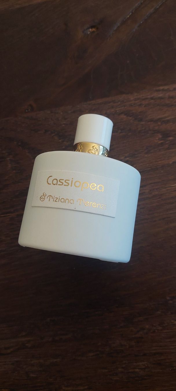 Tiziana Terenzi Parfum & Eau de Toilette: Tiziana Terenzi Cassiopea 100ml – Gebraucht aus Seuzach von House7