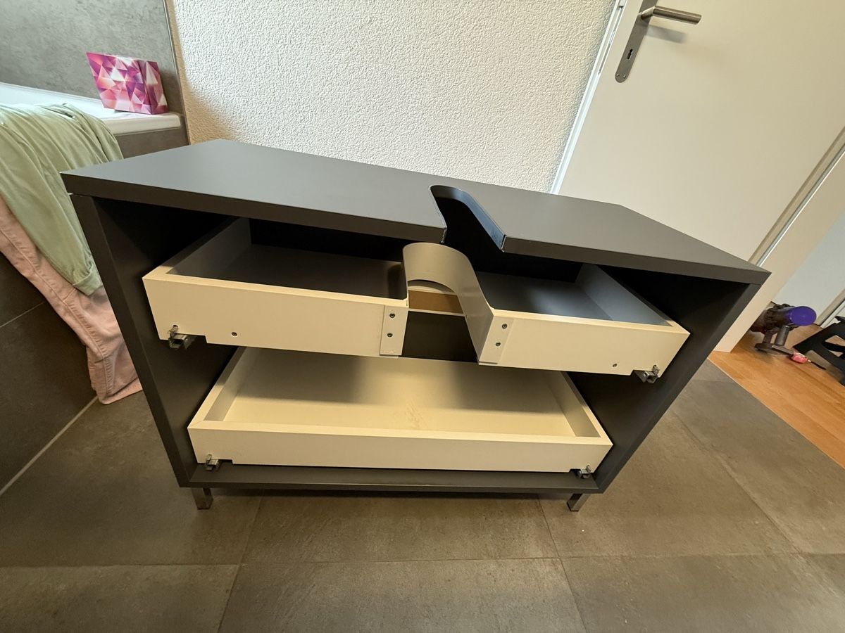 Mobili per bagno: Waschbeckenunterschrank – Usato da Hindelbank venduto da Alfinissimo 2