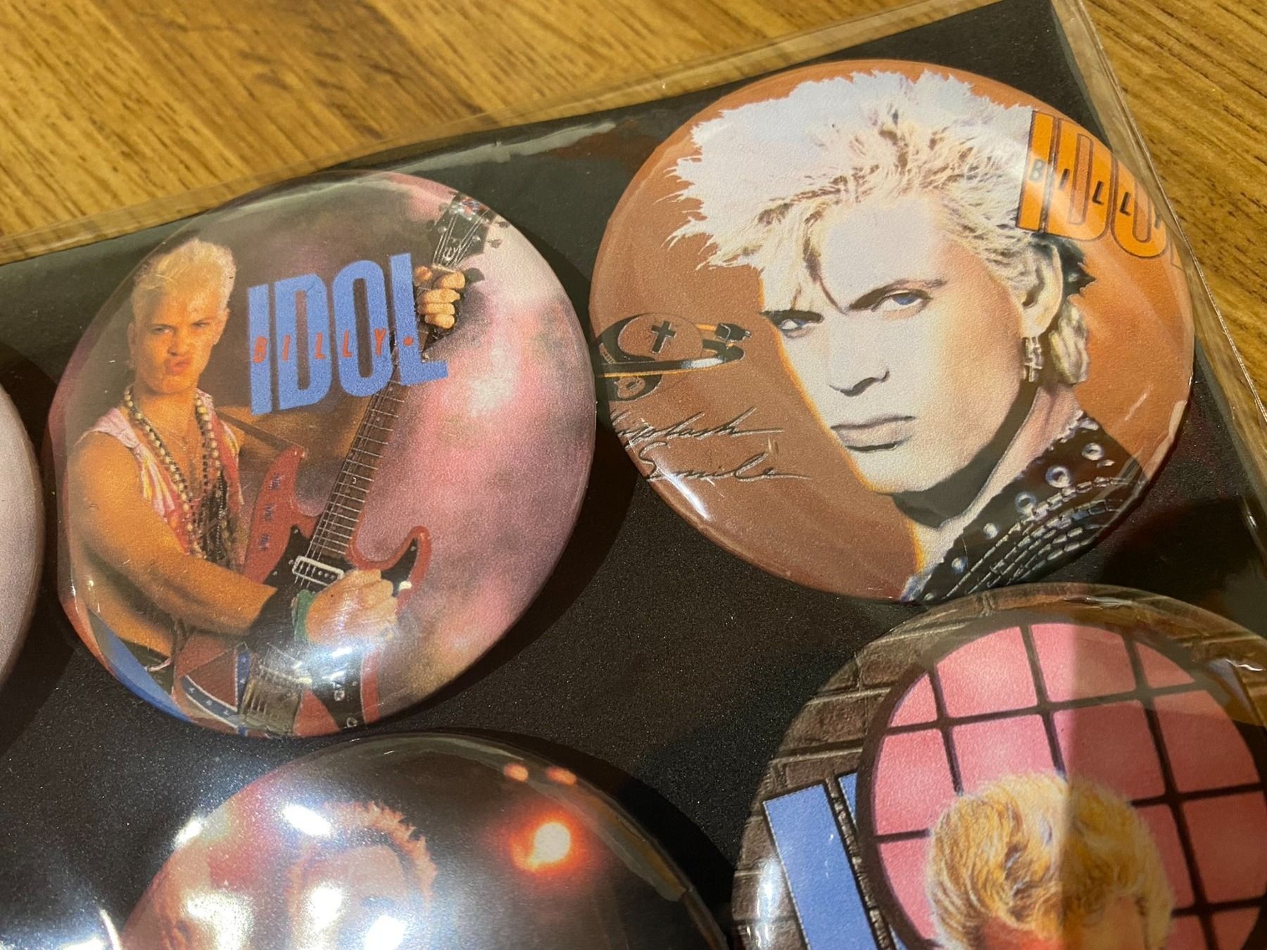 Plaketten & Abzeichen: Billy Idol Pin Ansteck & Magnet Badges, Neu! – Neu (gemäss Beschreibung) aus Basel von FatCatPacksTheRatt 5