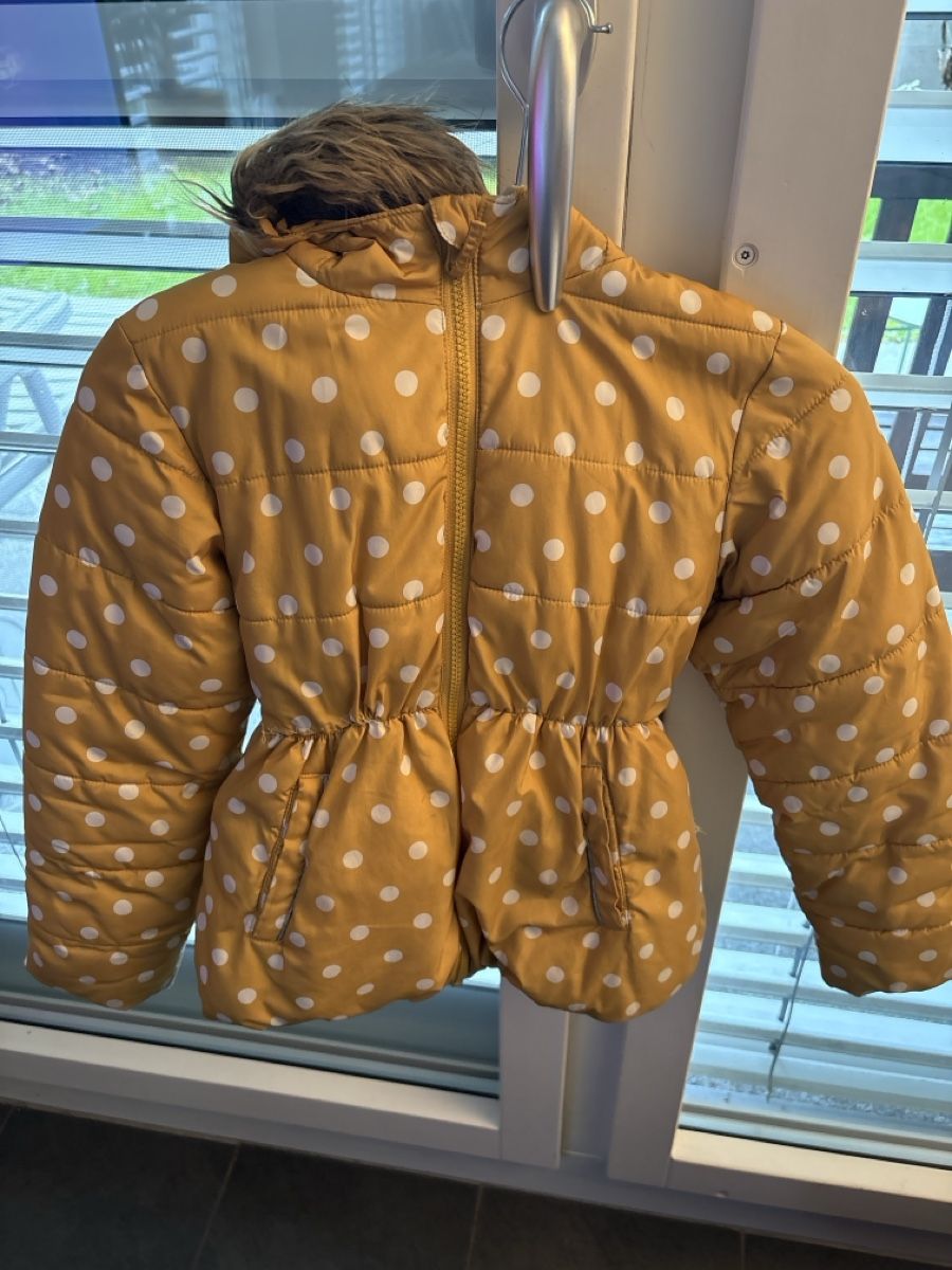 Jacken & Mäntel: Jacke mit Kapuze – Gebraucht aus Spreitenbach von bea_wrh6