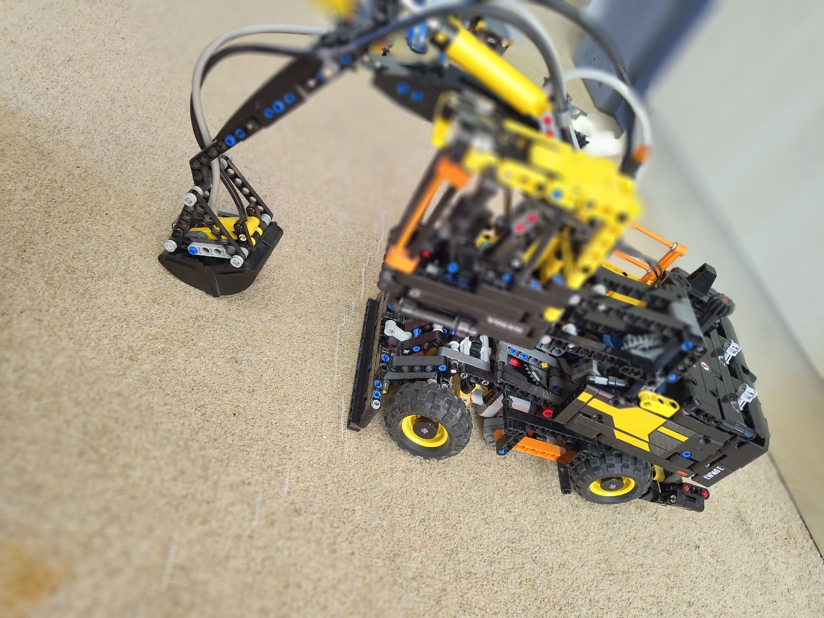 Lego Kit di costruzioni: Lego Technic Volvo EW160E 42053 – Usato da Glattbrugg venduto da har_jgc7 9