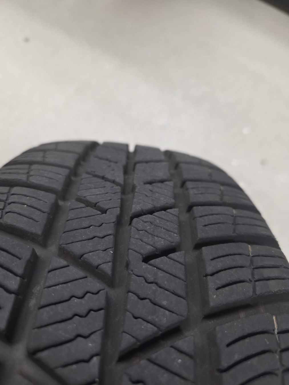 Kia Pneumatici & Ruote complete: Winterrad komplett – Usato da Kölliken venduto da sealmika 2