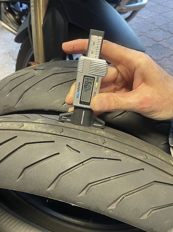 Tutti i ricambio per moto: Pirelli Angel GT2 – Usato da Bremgarten AG venduto da Swoop 2