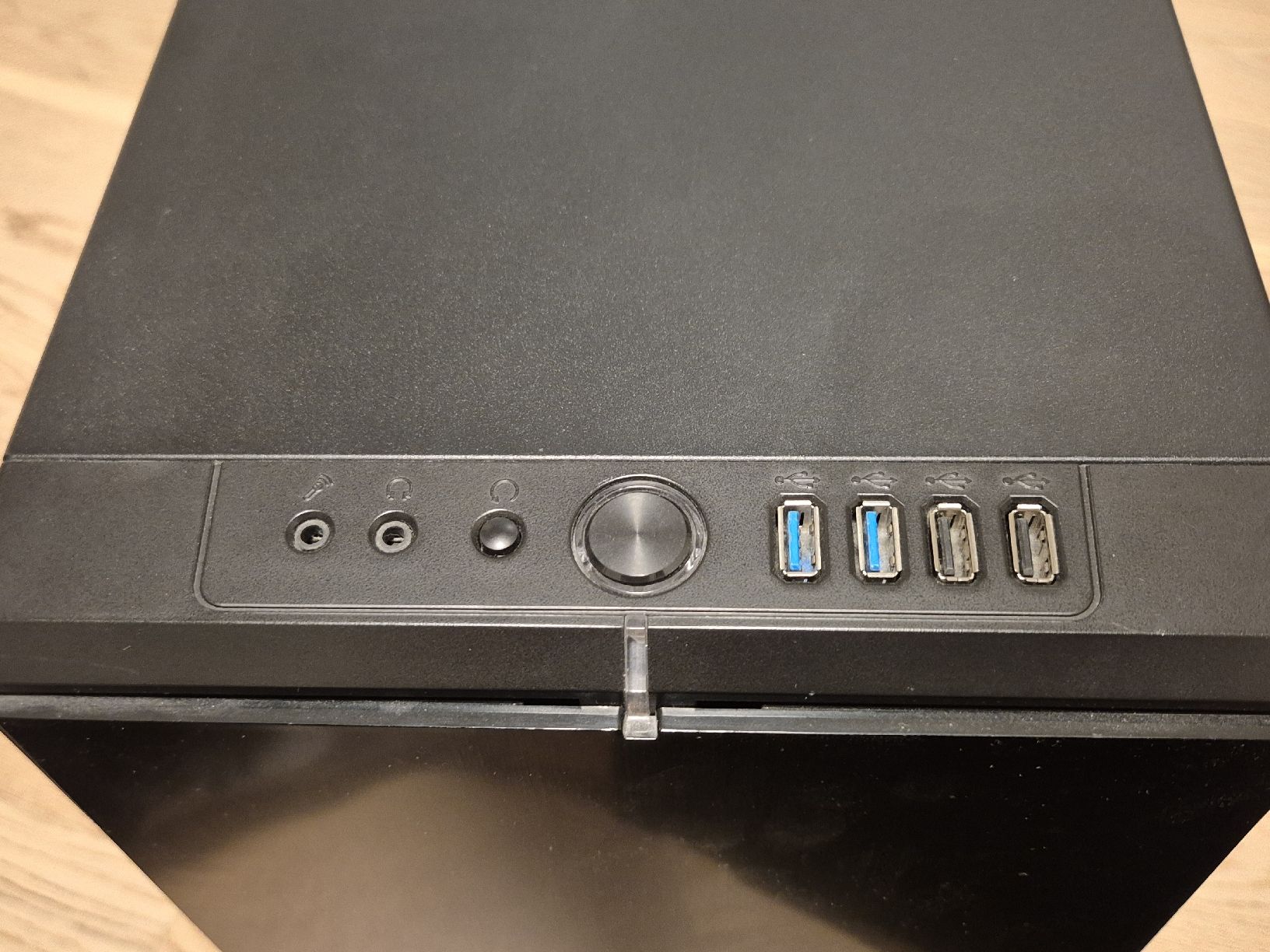 Custodie: Gebrauchtes PC Gehäuse - Midi Tower – Usato da Zürich venduto da Corrosion 7