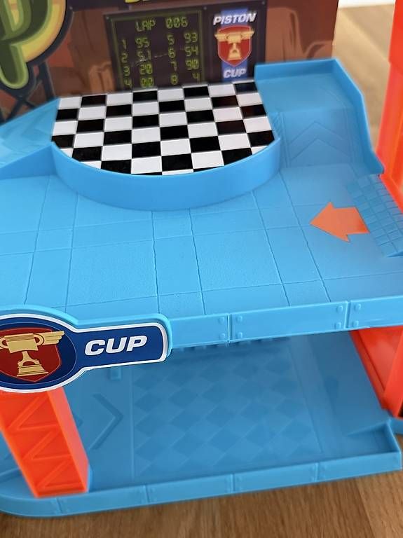Jouets: Garage – D'occasion à Dübendorf par Ang_Dam 1