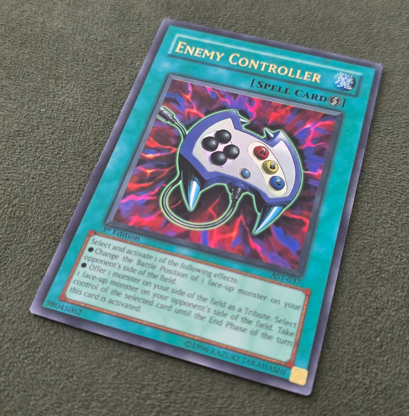 Yugioh Carte collezionabili: Yu-Gi-Oh! 1. Edition NA AST-037 Enemy Controller NM – Usato da Oberwil BL venduto da Autobueb 1