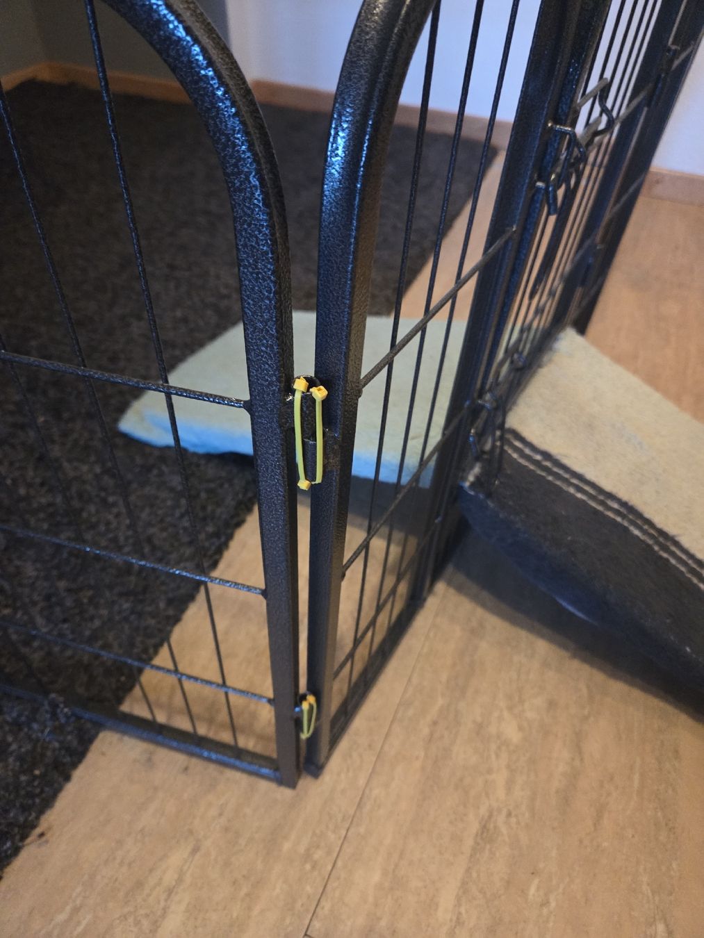 Gabbie, trasporto & Sicurezza: Welpengitter Metall grau 8 Elemente, LxH 80x60cm – Usato da Neuheim venduto da Repetentia 3