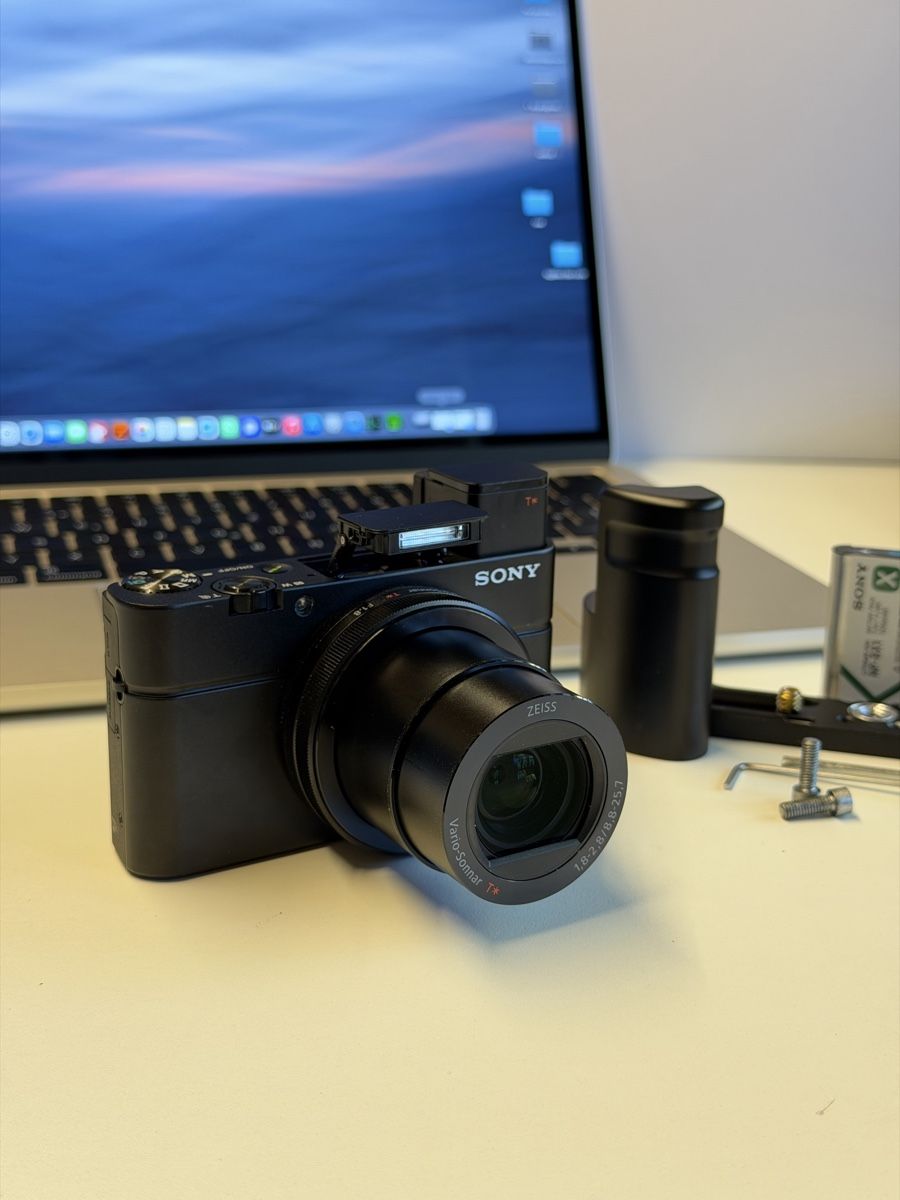 Sony Fotocamera: Sony RX100 III + 2 Batteries + Grip + Bag – Usato da Zürich venduto da idbronskiy 4