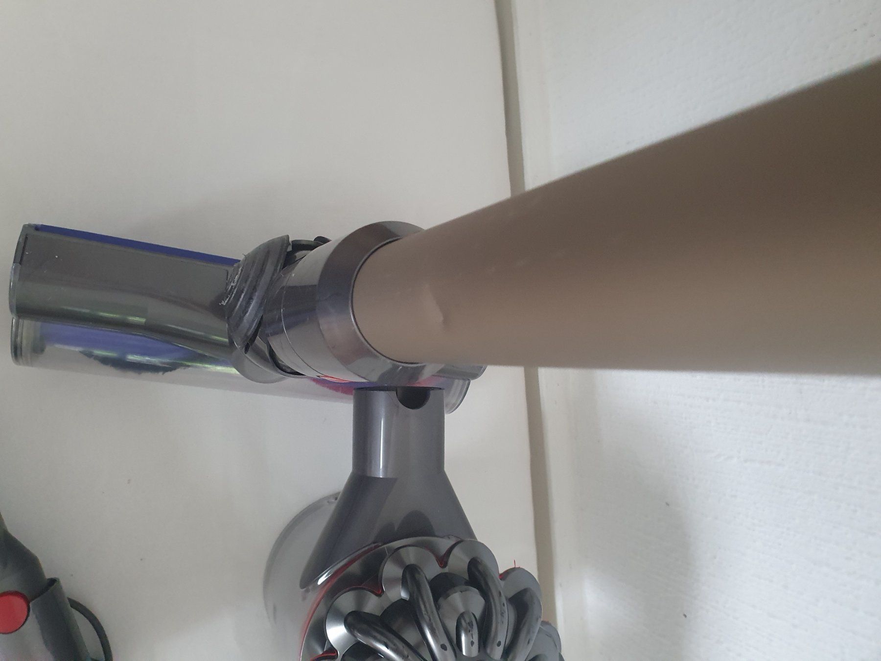 Dyson Aspirapolveri & Accessori: Aspirateur Dyson V8 Absolute, d'occasion – Usato da Lausanne venduto da Af2016 6