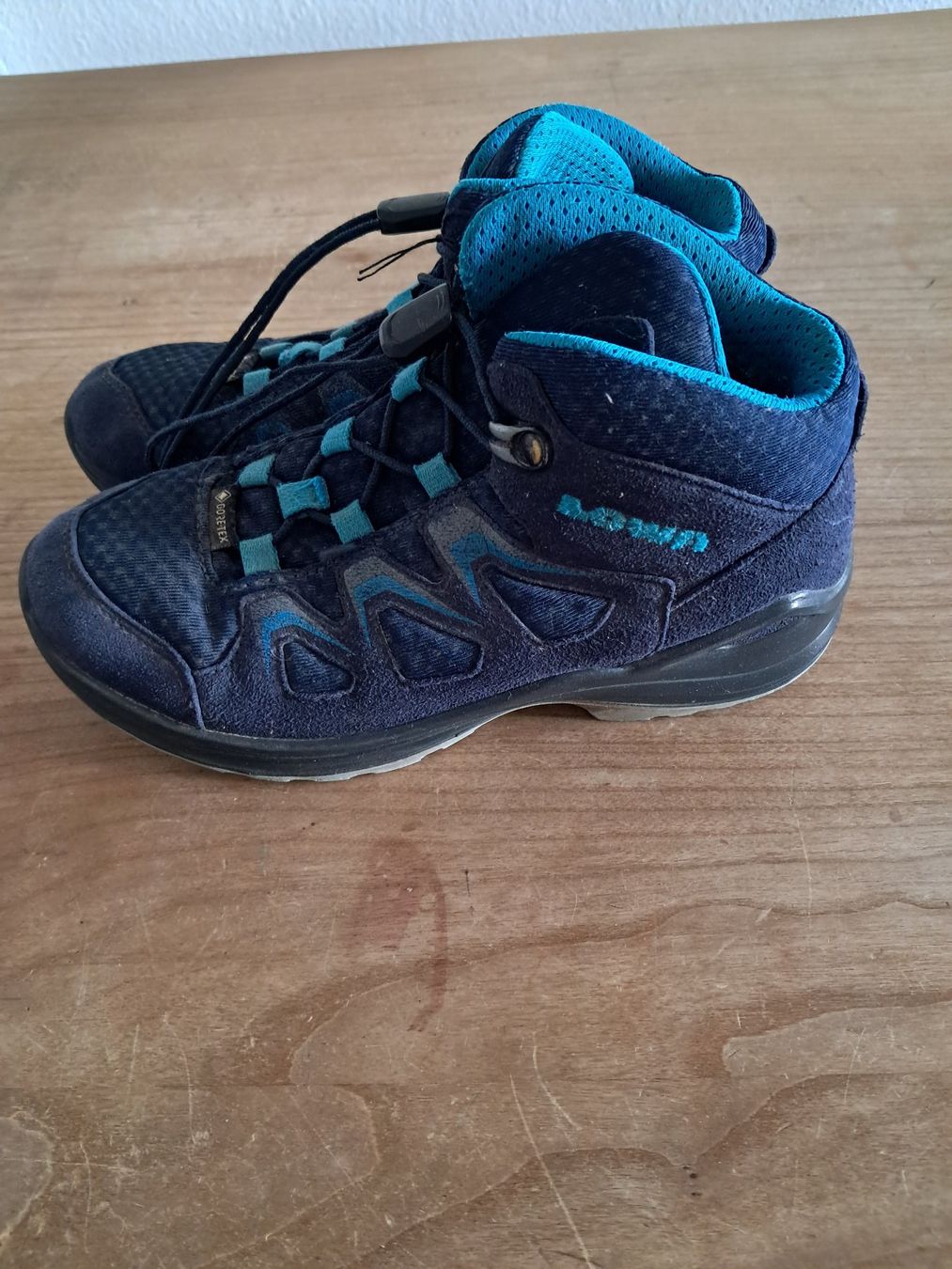 Lowa Scarpe da uomo: Wanderschuhe von Lowa, Gr. 33 – Usato da Ipsach venduto da ginko24 2