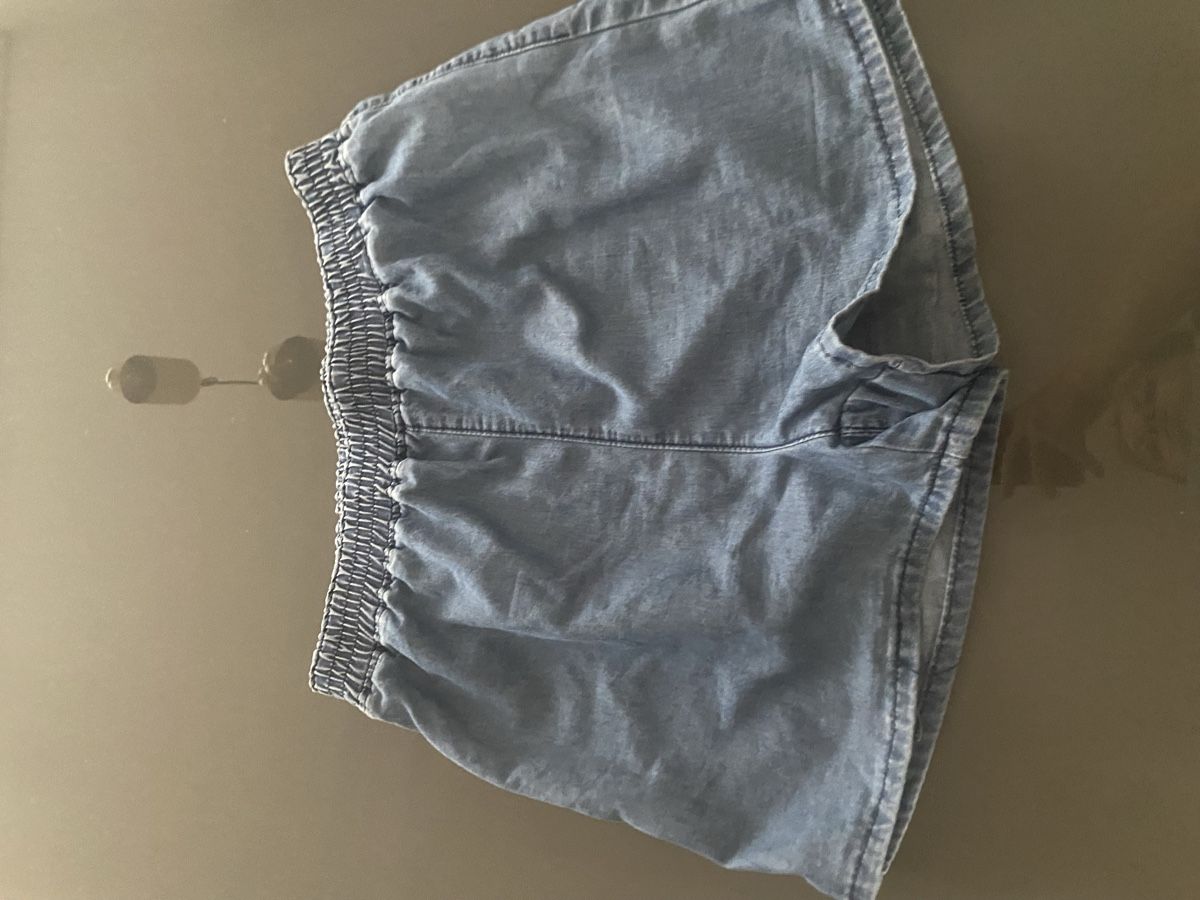 Jeans: Short en jean bleu grossesse taille élastique taille M  – Usato da Lausanne venduto da bab_s576