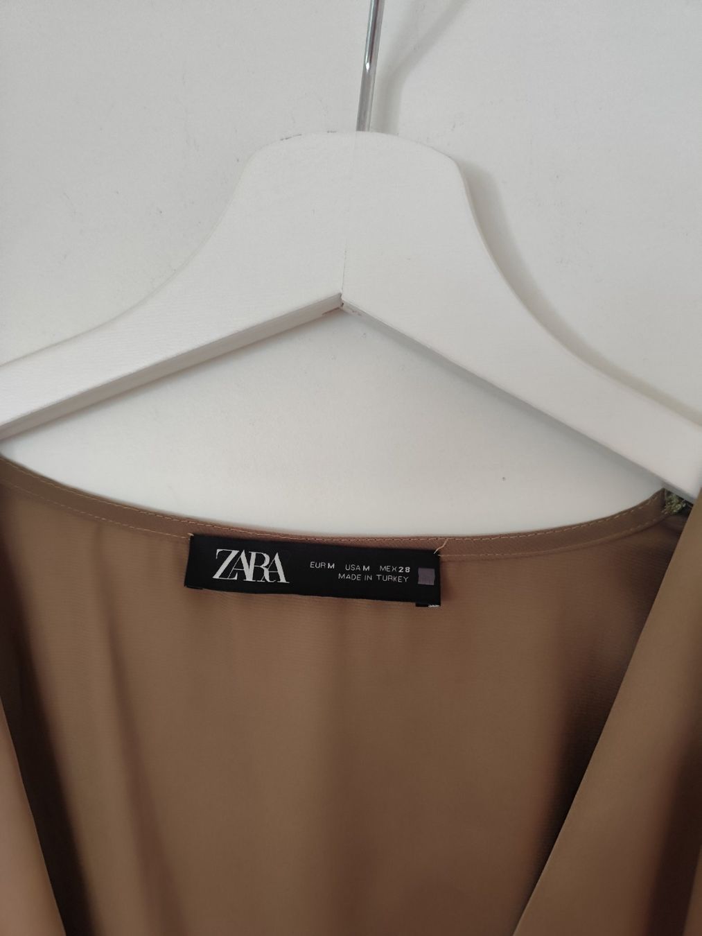 Lots de vêtements: Alles Marken - Kleid & grüne Bluse & Wickelbluse Gr. M 38 – Neuf (Voir description) à Zürich par Claudia_Zueri 1