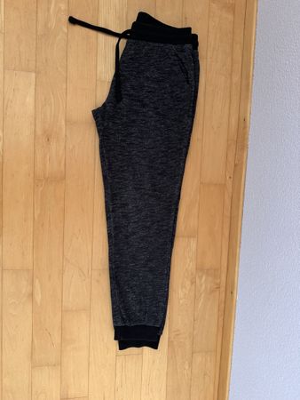 Trainerhose schwarz meliert, Gr. 146/152