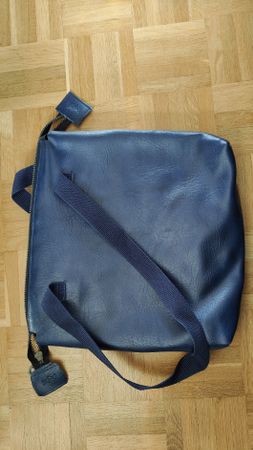 Blaue Tasche