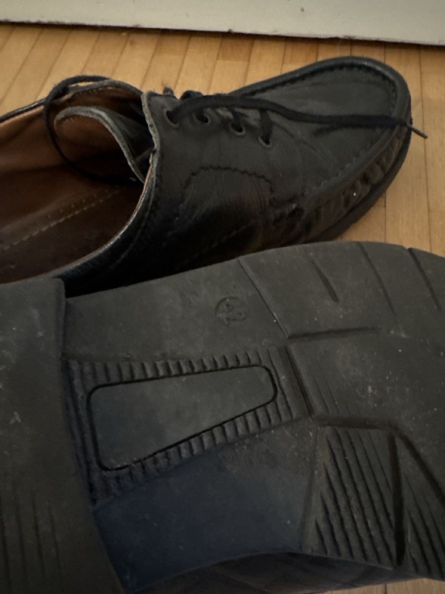 Scarpe da uomo: Schwarze Schuhe Grösse 42 – Usato da Winterthur venduto da hostelil 2