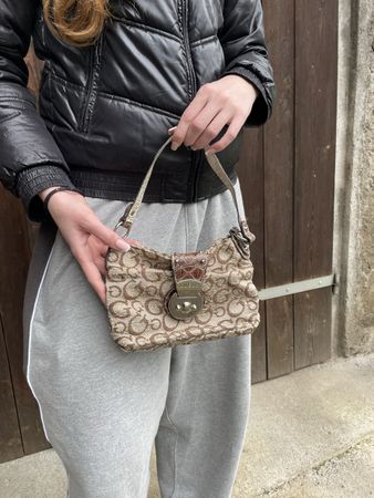 Vintage Guess Handtasche Y2K Style - Sehr gut erhalten!