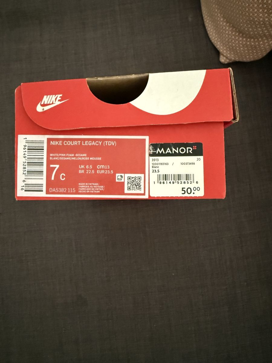 Nike Scarpe per ragazze: Nike fille 23.5 – Nuovo e nell'imballaggio originale da Ecublens VD venduto da charliecinquillo 4