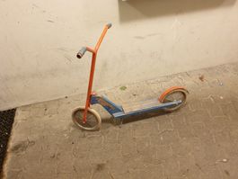 Antikes Trottinett aus Holz und Metall