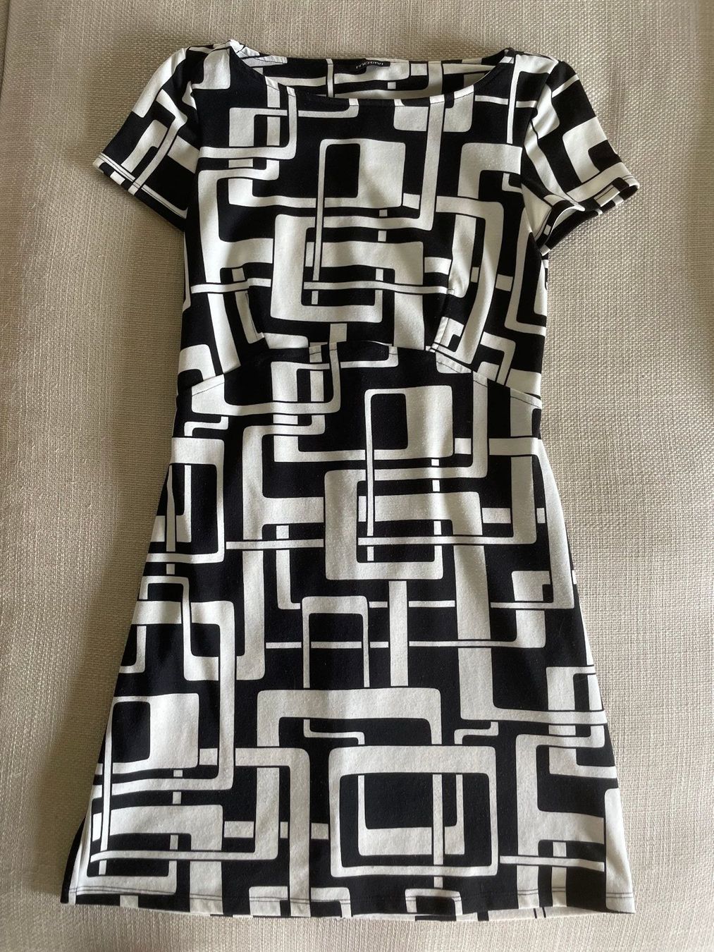 Kleider: Stylisches Kleid von Mötivi – Gebraucht aus Vico Morcote von Muru
