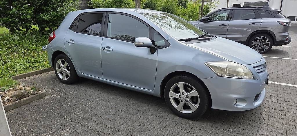 Toyota Automobili: Toyota Auris 1.6 – Usato da Küttigen venduto da SHNAUZII