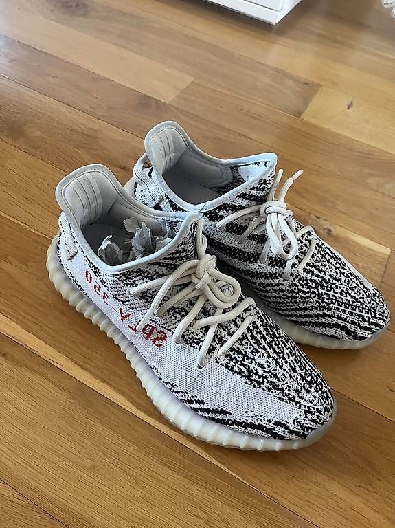 Herrenschuhe: Adidas Yeezy Boost 350 V2 "Zebra" – Gebraucht aus Zürich von apple-pie12 1