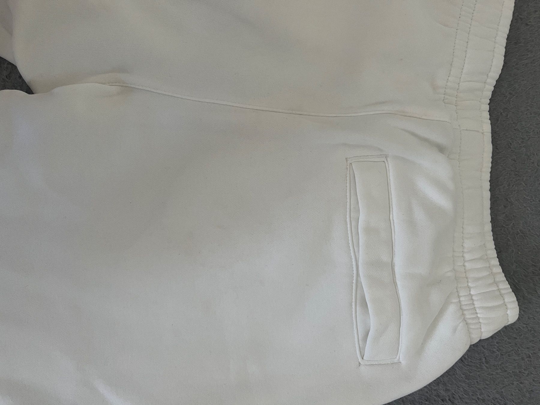 Nike Pantalons: Pantalon de jogging Nike blanc – D'occasion à Court par Style_ambre 4