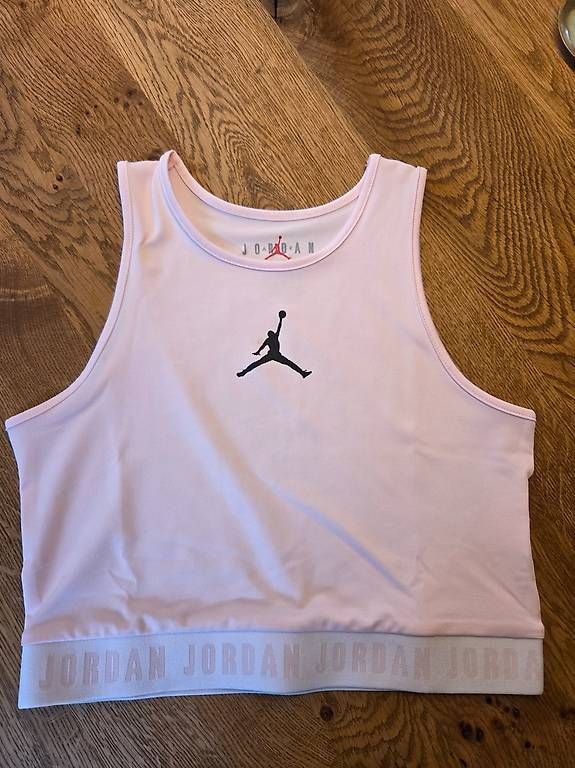 Blusen, T-Shirts & Tops: Jordan Top rosa Gr. 128-138 – Gebraucht aus Wädenswil von kat_x5zc