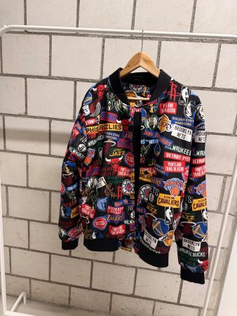 NBA Bomberjacke mit Teamlogos mehrfarbig gebraucht