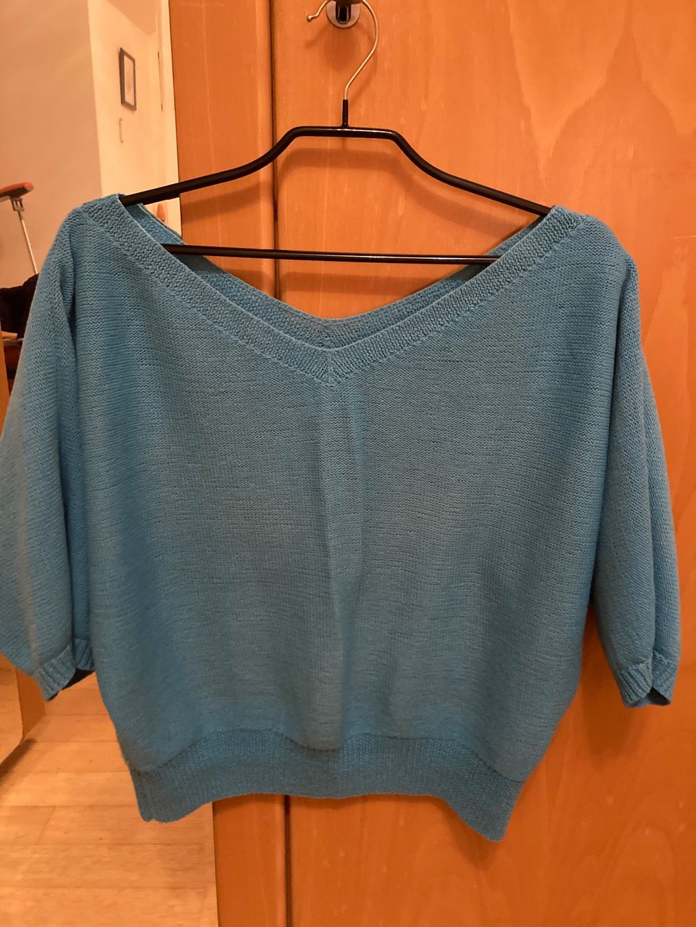 Tops: Pull bleu turquoise, taille M tricoté à la main, manches 3/4 – D'occasion à Le Mont-sur Lausanne par dia_6cz5