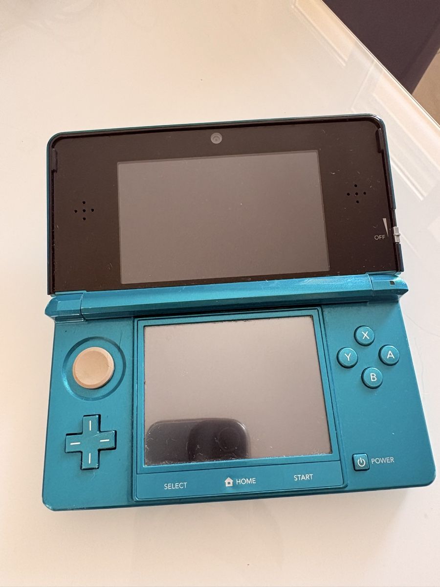 Nintendo Consoles: Nintendo 3ds + 3 jeux + chargeur  – D'occasion à Dompierre FR par PRiT_Madara 1