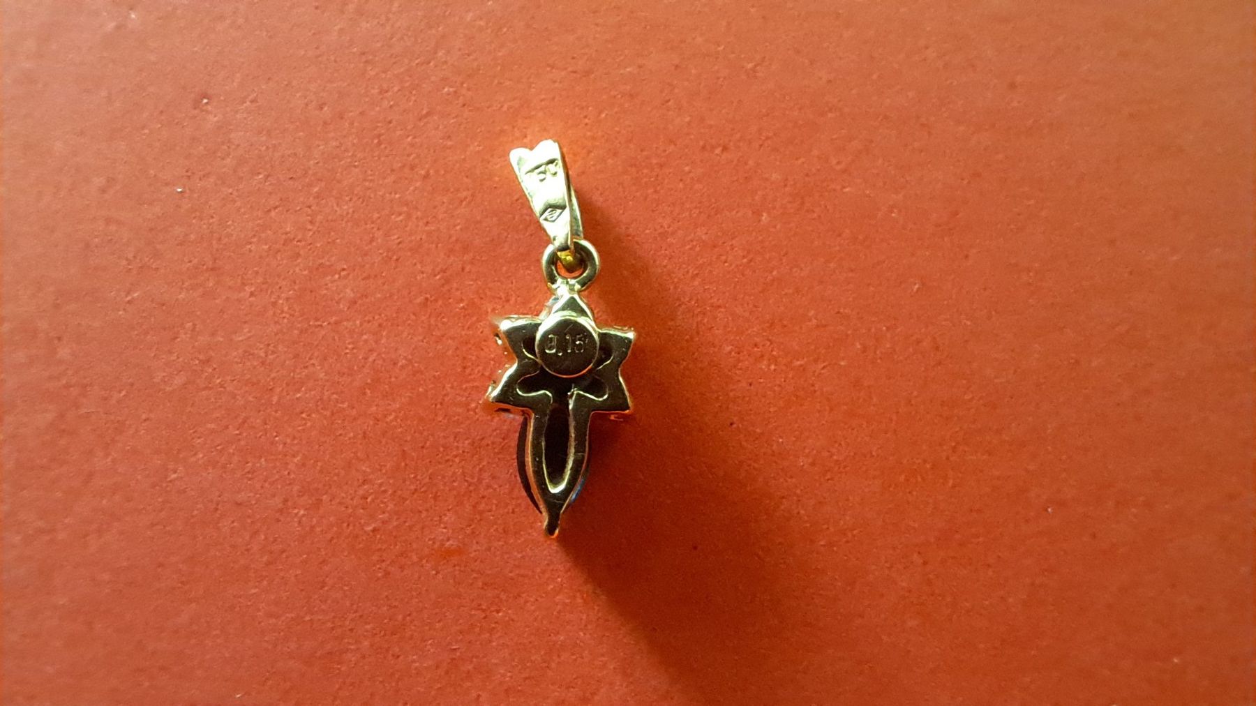 Pendentifs: Kleiner Diamantanhänger – D'occasion à Pfäffikon ZH par Valsangiaccomo 1