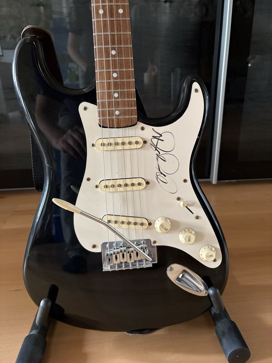 Autografi: Jon Bon Jovi signierte Gitarre – Usato da Winterthur venduto da Silimann 1