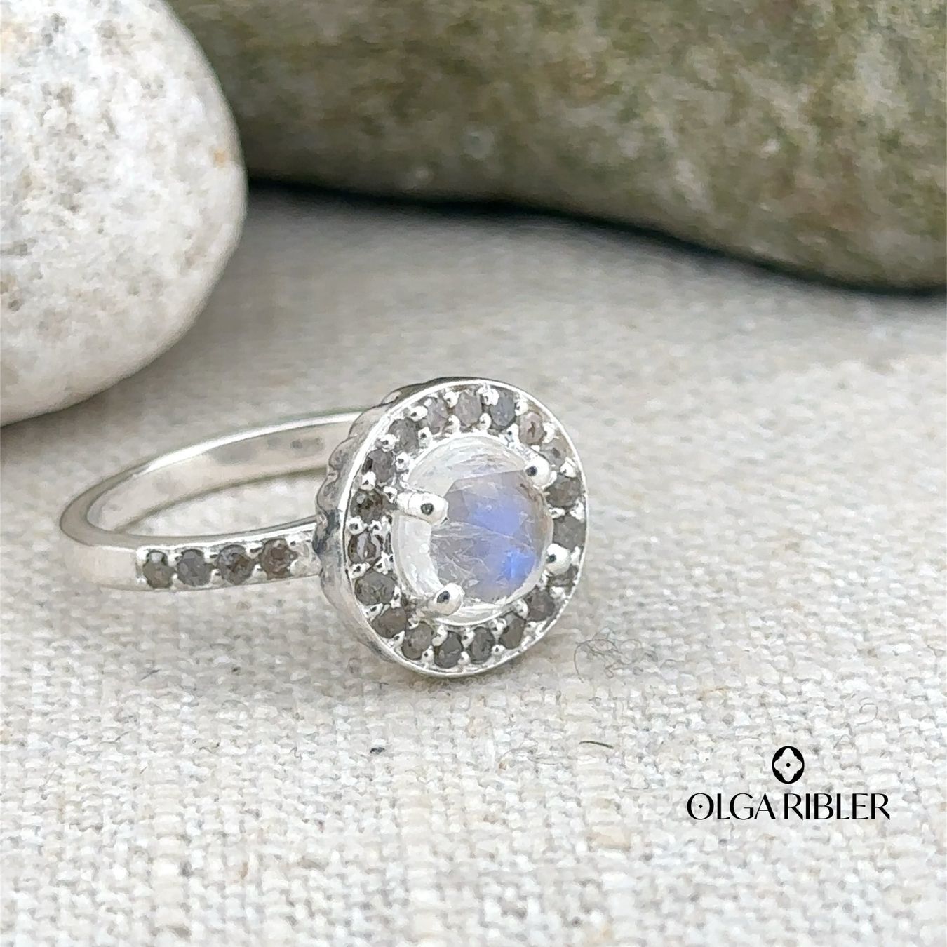 Olga Ribler Anelli: Silber Ring 925 mit Mondstein Diamanten Grösse 52 – Nuovo (secondo la descrizione) da Luzern venduto da Schmuckoutlet 2