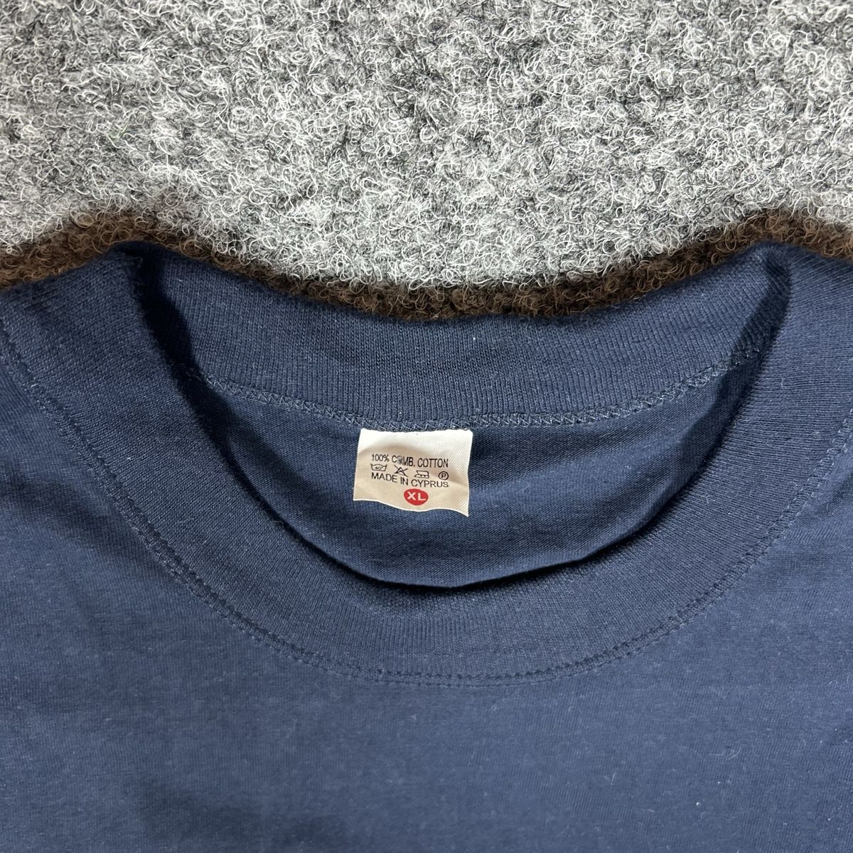 T-shirts: Graphic tee navy  – D'occasion à La Sagne NE par Matlasape 2