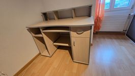 Computertisch Holzoptik mit Tastaturauszug gebraucht